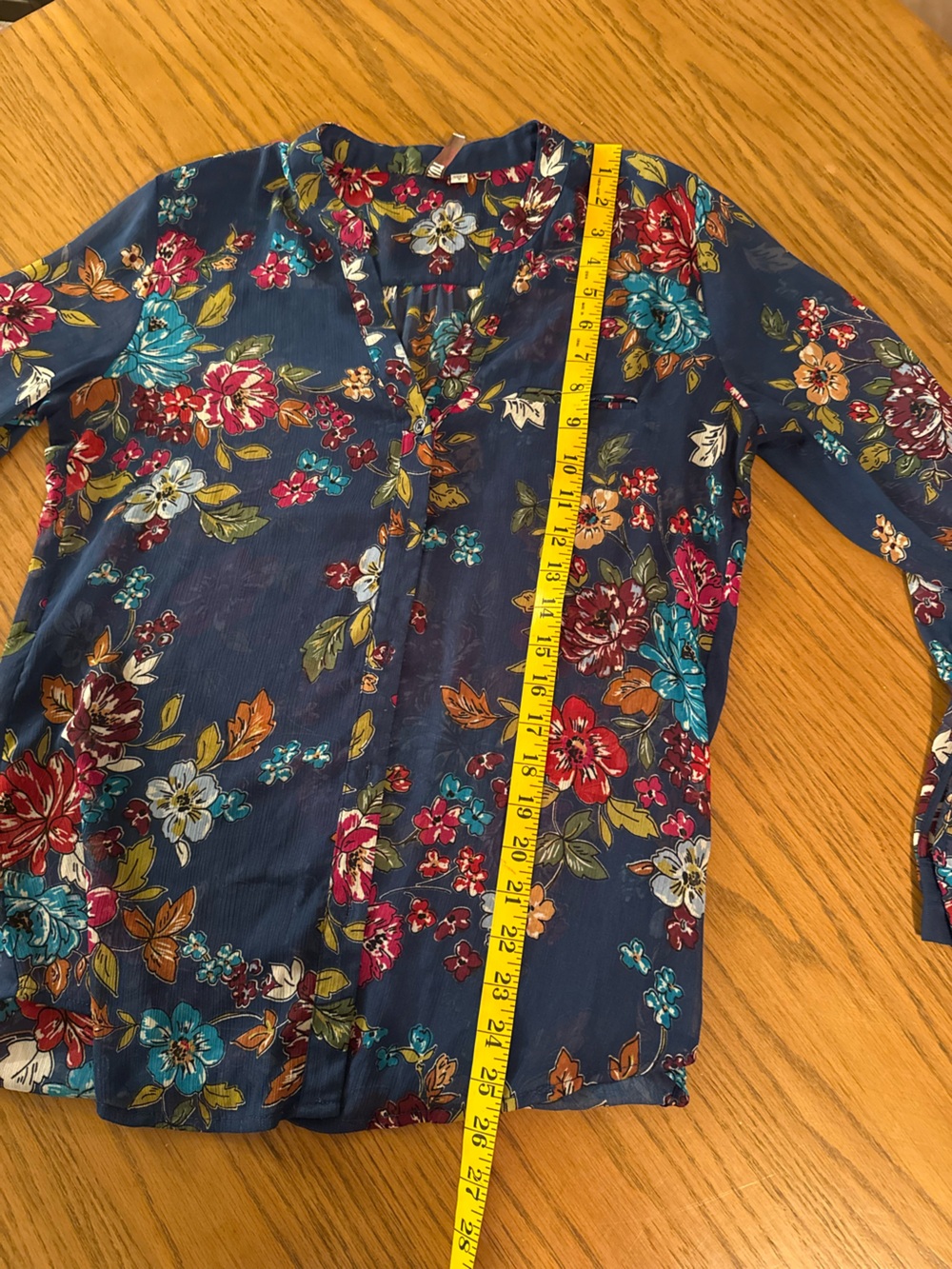 Kut from the Kloth Navy Floral Sheer Button-Front Blouse S - Picture 8 of 9